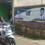 Atribut kampanye parpol di sejumlah titik jalanan KBB kian marak. (Akmal Firmansyah/Jabarekpres)