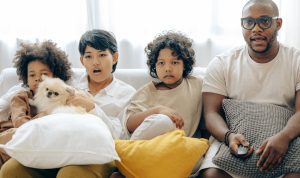 Turunnya Kualitas Tayangan Televisi, Menyebabkan Turunnya Kualitas Generasi Muda.
