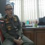 Kabid PMA Satpol PP Kota Bandung, Chris ketika ditemui Jabar Ekspres di ruang kerjanya. (KHOLID/JABAR EKSPRES)