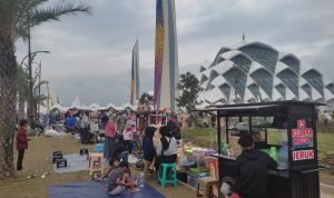 Keberadaan para pedagang kali lima tanpak lesu setelah dilakukan pergeseran lokasi oleh petugas. (SADAM HUSEN/JABAR EKSPRES)