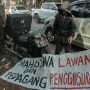 Sebanyak 38 bangunan liar atau bangli pedagang kali lima (PKL) di Jalan Cijagra, Kota Bandung, ditertibkan, Kamis (23/2). (KHOLID/JABAR EKSPRES)