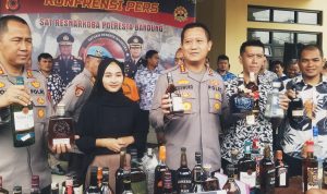 Polresta Bandung Tangkap Dua Peracik dan Pengedar Miras Palsu