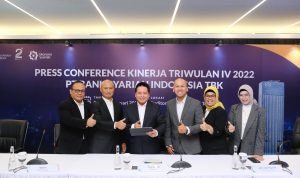 Dua Tahun BSI, Laba Tumbuh Impresif 40,68% Capai Rp 4,26 T KIRI-KANAN: Direktur Utama PT BSI Hery Gunardi (tengah), bersama dengan Direktur Information Technology BSI Achmad Syafii, Direktur Retail Banking BSI Ngatari, Direktur Finance & Strategy BSI Ade Cahyo Nugroho, Direktur Risk Management BSI Tiwul Widyastuti, dan Direktur Compliance & Human Capital BSI Tribuana Tunggadewi. (istimewa)