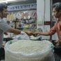 Harga beras masih tinggi di Kota Bandung. (KHOLID/JABAR EKSPRES)