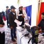 Sejumlah warga saat hendak membuat KTP dalam acara gebyar Aminduk di Kantor Disducapil,  Cibinong,  Kabupaten Bogor,  Selasa (21/2). (SANDIKA FADILAH/JABAREKSPRES.COM)