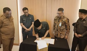 BPJS Ketenagakerjaan Bandung Soekarno Hatta Lindungi Para Pekerja Kabupaten Bandung BPJS Ketenagakerjaan Kantor Cabang Bandung Soekarno Hatta bersama dengan Bupati Bandung, H. M Dadang Supriatna menandatangani MoU mengenai Perlindungan Jaminan Sosial Ketenagakerjaan untuk para pekerja di Kabupaten Bandung.