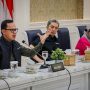 Wali Kota Bogor, Bima Arya saat memimpin briefing staf bersama para kepala perangkat daerah dan aparatur wilayah. (Yudha Prananda / Jabar Ekspres)