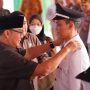 Plt Bupati Bogor saat melantik salah satu kepada desa beberapa waktu lalu. (Sandika /Jabarekspres.com)