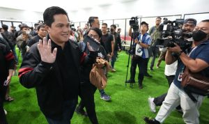 Manuver Erick Thohir Dekati Parpol Ngebet untuk Cawapres Erick Thohir terus melakukan manuver dengan mendekati Parpol. Kehadirannya di acara senam sehat PAN cukup menyita perhatian publik.