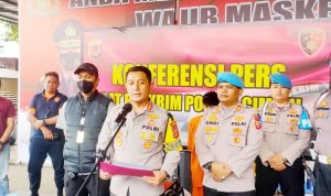 BERIKAN KETERANGAN: Kapolres Cimahi AKBP Aldi Subartono saat menggelar konferensi pers terkait update kasus pembunuhan pada anak. (Narsono/Jabar Ekspres)