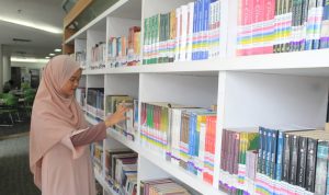 TAMBAH WAWASAN: Perpustakaan Umum Jabar masih jadi rujukan bagi para pembaca dan pengunjung tembus 64 ribu sepanjang 2022. (HENDRIK MUCHLISON/JABAR EKSPRES)