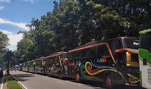 Parkir Liar di Kota Bandung Kian Marak, Begini Upaya Dishub BUTUH TINDAKAN TEGAS: Parkir liar yang kerap terjadi di sekitar Museum Geologi, Jalan Diponegoro, Kota Bandung. Akhirnya tak jarang terjadi kemacetan parah di lokasi tersebut. (SADAM HUSEN SOLEH RAMDHANI/JABAR EKSPRES)