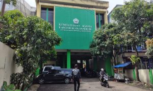 URUSAN PERKAWINA: Kantor Kementerian Agama Kota Bandung di Jalan Soekarno Hatta. Tren nikah di KUA nampaknya belum begitu ngehit di Kota Bandung. (HENDRIK MUCHLISON/JABAR EKSPRES)