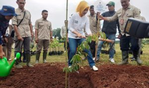 Ibu Negara Apresiasi Pemprov Jabar, Atalia Ridwan Kamil Kampanyekan Tanam Pohon Buah