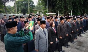 Prosesi pengambilan sumpah jabatan terhadap ratusan ASN di Pemkot Bogor yang terkena mutasi dan promosi jabatan, Jumat (3/2). (Yudha Prananda / Jabar Ekspres)