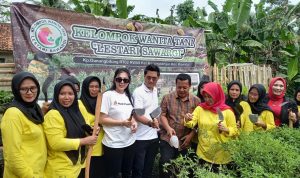 Dukung Sadar Inflasi, Dadan Tri Yudianto Bantu Alat Tani KWT Lestari Sawargi Dukung Sadar Inflasi, Dadan Tri Yudianto Bantu Alat Tani KWT Lestari Sawargi