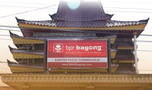 PT Bank Perkreditan Rakyat (BPR) Bagong Inti Marga atau dikenal dengan Bank Bagong resmi dicabut izin operasinalnya oleh OJK