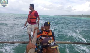 Pencarian Wisatawan Hanyut di Pantai Anyer