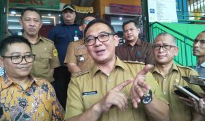 Plt Bupati Bogor Iwan Setiawan saat memberikan keterangan kepada awak media. (Sandika Fadilah/Jabareskpres.com)