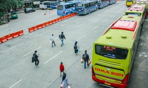 Pengelolaan Transportasi Umum di Bandung Buruk! Pengelolaan transportasi umum di Bandung dinilai buruk sehingga kerap menimbulkan kemacetan parah. (KHOLID/JABAR EKSPRES)