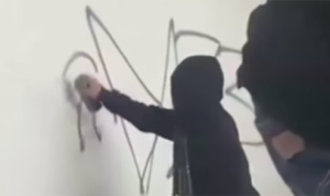 Tangkapan layar video viral aksi vandalisme di Stadion Pakansari saat Persib Bandung Vs Rans Nusantara. (Instagram/@bogorcrazy.football)