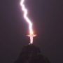 Viral! Petir Menyambar Patung Kristus di Brazil!