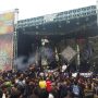 Penampilan band skatepunk, Rosemary dalam Supermusic X Hellprint ‘Monster Of Noise III’, di lapangan Disjas, Cimahi, Minggu (12/2). (Nizar/Jabar Ekspres)