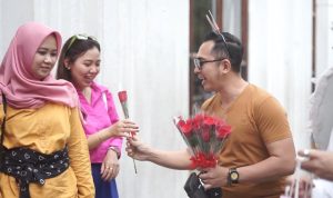 Ribuan Bunga dari MS GLOW, Mau Dikasih Buat Siapa?