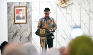 Plt Bupati Kabupaten Bogor Iwan Setiawan saat menghadiri pelatikan PAC Fatayat NU di Gedung Sebaguna, Cibinong, Kabupaten Bogor, Sabtu (4/2). (Dok. Diskominfo Kab Bogor)