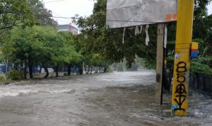 Hampir Seluruh Kota Makassar Terendam Banjir, Akibatnya Banyak Sekolah di Liburkan banjir makassar