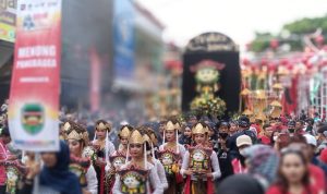 Meriah! Bogor Street Festival CGM, Ciptakan Harmonisasi Keberagaman, Perkuat Toleransi SEMARAK: Sejumlah parade seni budaya ditampilkan di perhelatan Bogor Street Festival CapGoMeh 2023, di Kota Bogor, Minggu (5/2). (Yudha Prananda/Jabar Ekspres)