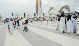 Amankan Penutupan Masjid Al Jabbar, 106 Personel Disiagakan Jadi objek wisata baru, masyarakat padati Masjid Raya Al Jabbar. (KHOLID/JABAR EKSPRES)
