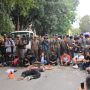Aksi Mahasiswa ISBI di lokasi penertiban bangli Jalan Cijagra, Kota Bandung, Kamis 23 Februari 2023. (HENDRIK MUCHLISON/JABAR EKSPRES)