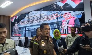 SESI WAWANCARA: Kepala Kejati Jabar, Asep Mulyana saat memberikan penjelasan mengenai tindak pidana perpajakan.