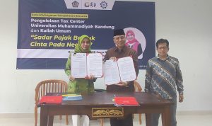 Keseriusan DJP Jabar 1, Terkait Edukasi Perpajakan di Lingkungan Kampus JALIN KERJASAMA: Penandatanganan Kerja Sama, Antara Kanwil DPJ Jabar 1 dan Universitas Muhammadiyah Bandung terkait edukasi pengadaan Tax Center di Wilayah Kampus. (SADAM HUSEN SOLEH RAMDHANI/JABAR EKSPRES)