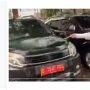 Viral Mensos Risma Cuci Mobil Dinas yang Belum Bayar Pajak di Depan Umum
