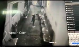 VIRAL! Video Suami Ceburkan Istri ke Laut