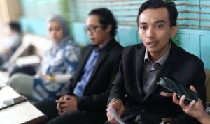 Tim Kantor Hukum Sembilan Bintang, Rudi Mulyana saat memberikan keterangan. (Yudha Prananda / Jabar Ekspres)