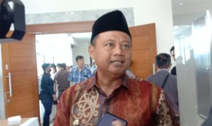 Tokoh Lokal Larang Vaksinasi, Ini Pesan Tegas Wagub Jabar Wagub Jabar, Uu Ruzhanul Ulum meminta warga lebih percaya kepada pemerintah soal kesehatan, Senin (27/2). (Sandi Nugraha/Jabar Ekspres).
