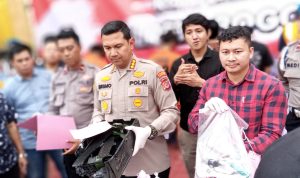 Kapolresta Bogor Kota Kombes Pol Bismo Teguh Prakoso menunjukkan sejumlah barang bukti kotak uang mesin ATM. (Yudha Prananda / Jabar Ekspres)