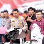 Kapolresta Bogor Kota Kombes Pol Bismo Teguh Prakoso menunjukkan sejumlah barang bukti kotak uang mesin ATM. (Yudha Prananda / Jabar Ekspres)