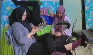 Viral, Konten TikTok Nakes Puskesmas Lambunu 2 Dihujat Netizen Tangkapan layar video viral nakes Puskesmas Lambunu 2.