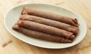 Resep Takjil Dadar Gulung Coklat Isi Vla ini pasti menjadi makanan favorit anak-anak dan keluarga.