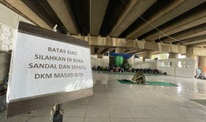 Beratapkan Jembatan Tol, Begini Cerita Awal Mula Masjid BJTB Buah Batu Berdiri Masjid Bawah Jembatan Tol Buah Batu (BJTB) hilangkan nuansa kegelapan di kolong jembatan. Foto Agi Jabarekspres