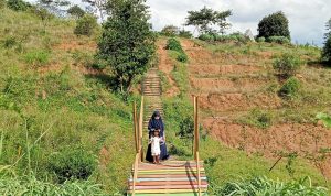 Lembah Tangga 101 jadi tempat wisata baru yang Instagramable berlokasi di Kelurahan Cisurupan, Cibiru dengan luas lahan sekira 1 hektar. (FAHMINA/JABAR EKSPRES)