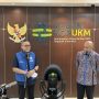 Menteri Koperasi dan UKM Teten Masduki (kanan) dan Menteri Perdagangan Zulkifli Hasan (kiri) saat konferensi pers di Kantor KemenKopUKM di Jakarta, Senin (27/3/2023). (ANTARA/Kuntum Riswan)