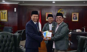 Tolak Timnas Israel, Pemuda Persis: Salah Satu Perjuangan Kemanusiaan Pemuda Persis bersilaturahmi dengan Wakil Ketua MPR RI Hidayat Nur Wahid. Foto: Istimewa