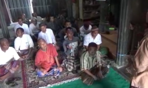 Ponpes di Jombang Fasilitasi Puluhan ODGJ Berpondok Ramadhan Aktivitas para santri di Pesantren (Ponpes) Sunan Kalijaga Dusun Jatipandak, Desa Jatiduwur, Kecamatan Kesamben, Kabupaten Jombang, Jawa Timur. Selama Ramadhan, mereka juga diajarkan mengaji, shalat berjamaah hingga membaca ayat suci Al-Quran. ANTARA/ HO-pesantren