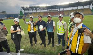 Erick Thohir saat meninjau SJH di Kabupaten Bandung, Sabtu (11/3), sebelum kedatangan FIFA ke Indonesia. (Agi/Jabar Ekspres)
