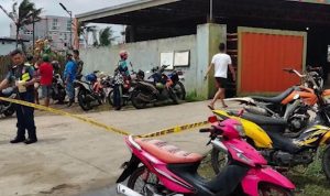 Kondisi rumah Gubernur Filipina yang tewas ditempak Paska kejadian, telah dipasang garis polisi. (tangkapan layar Youtube)